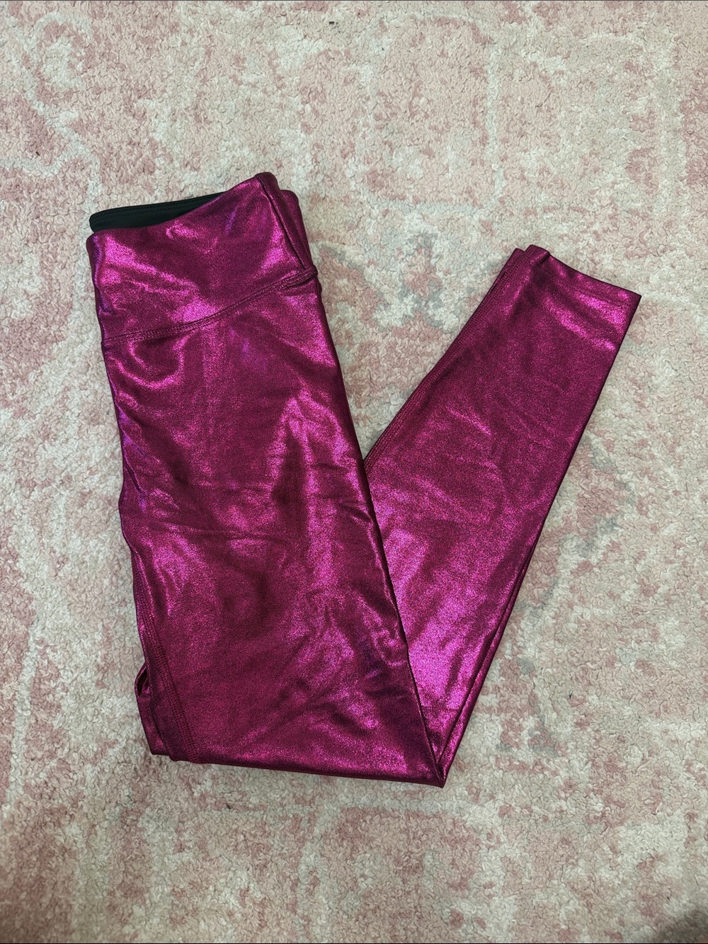 Heroine Sport Metallic Marvel hot pink leggings. Women size medium